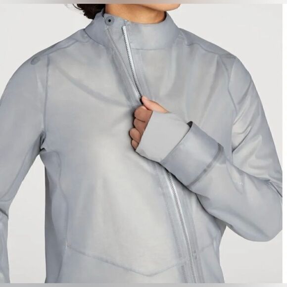 Hoka woman’s performance shield jacket size M - Picture 8 of 8